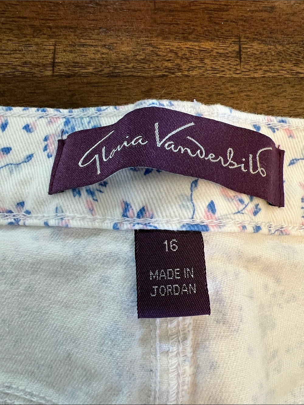 Floral Print Skinny capri Pants - Blue on White with pink - Picture 5 of 6
